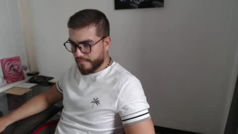 Snapshot of dylanhot10 chatting on October 6, 2025, 9:34 pm dylanhot10 online show from October 6, 2025, 9:34 pm