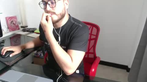 Snapshot of dylanhot10 chatting on October 18, 2025, 9:15 pm dylanhot10 online show from October 18, 2025, 9:15 pm