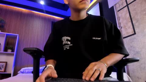 dylanroyce_ online show from April 7, 2026, 12:16 pm