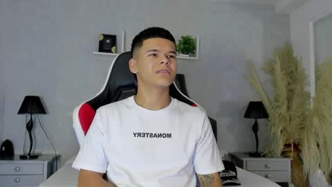 dylanroyce_ online show from June 5, 2026, 1:50 pm