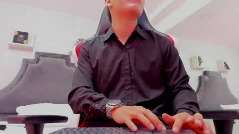 dylanroyce_ online show from June 6, 2026, 4:01 pm
