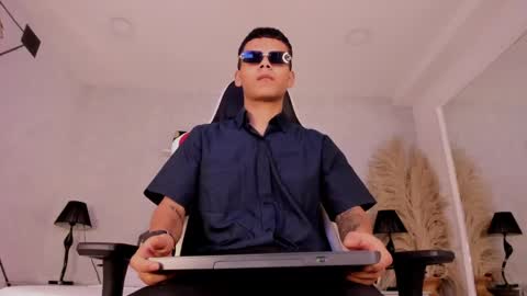 dylanroyce_ online show from June 8, 2026, 1:22 pm