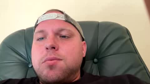 eaglebabyyy online show from October 18, 2025, 6:52 pm