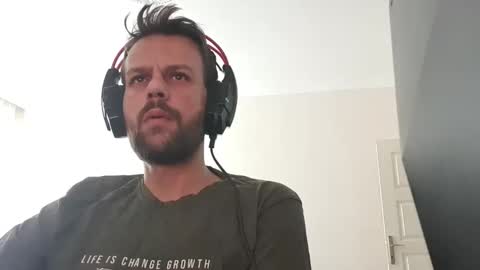 Snapshot of eaglecrm chatting on March 28, 2026, 11:10 am eaglecrm online show from March 28, 2026, 11:10 am