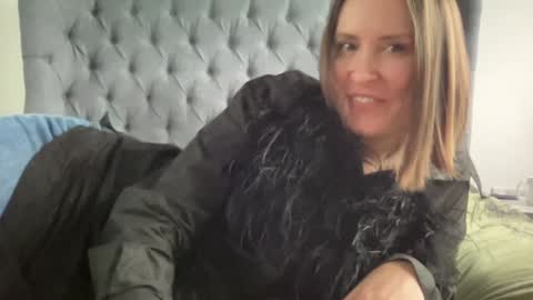 Snapshot of eatmypie69 chatting on December 5, 2024, 12:55 pm Nadia Ferreira  online show from December 5, 2024, 12:55 pm