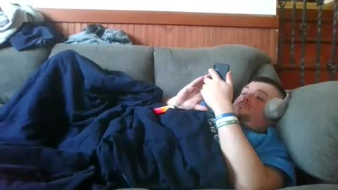 Eazyb91 online show from April 8, 2026, 8:09 pm