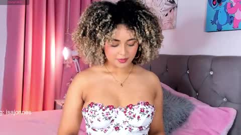 Snapshot of ebony_curly2 chatting on April 26, 2026, 6:05 pm isa online show from April 26, 2026, 6:05 pm