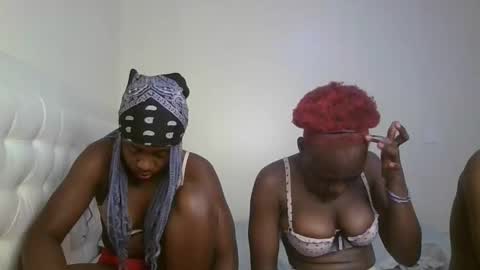 Snapshot of ebony_doll11 chatting on November 10, 2025, 10:25 am melons online show from November 10, 2025, 10:25 am