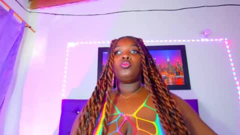 LINA  online show from November 10, 2025, 7:13 pm