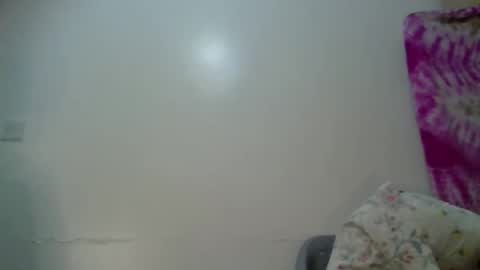 Loreina online show from February 25, 2026, 8:07 pm