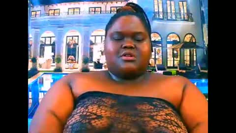 ebonyhotbuns4u2luv online show from April 14, 2026, 6:58 pm