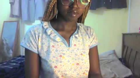 Ebonymuse2 online show from April 16, 2026, 1:01 pm