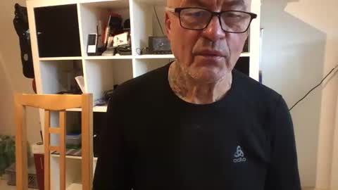 Snapshot of eddelmar chatting on December 3, 2024, 2:05 pm eddelmar online show from December 3, 2024, 2:05 pm