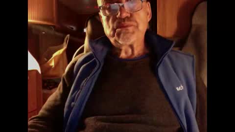 Snapshot of eddelmar chatting on January 1, 2025, 4:39 pm eddelmar online show from January 1, 2025, 4:39 pm