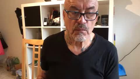 Snapshot of eddelmar chatting on January 6, 2025, 12:02 pm eddelmar online show from January 6, 2025, 12:02 pm