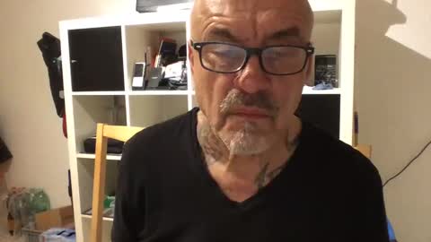 Snapshot of eddelmar chatting on January 6, 2025, 4:44 pm eddelmar online show from January 6, 2025, 4:44 pm