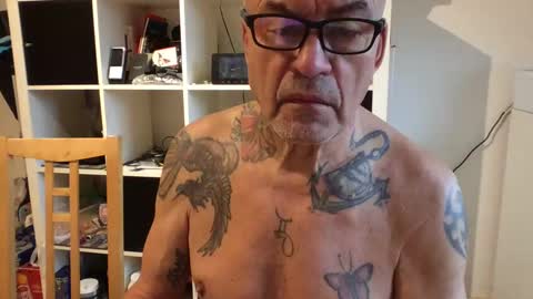 Snapshot of eddelmar chatting on February 25, 2025, 8:58 am eddelmar online show from February 25, 2025, 8:58 am