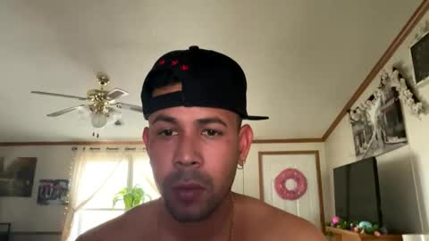 eddgarzay08 online show from April 6, 2026, 9:27 pm