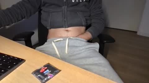 Snapshot of eddy270 chatting on January 10, 2026, 3:58 pm eddy270 online show from January 10, 2026, 3:58 pm