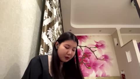 Snapshot of edinabluett chatting on February 26, 2026, 6:51 pm Eri online show from February 26, 2026, 6:51 pm