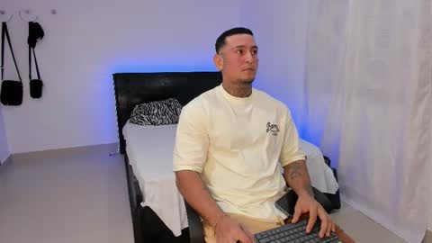 Snapshot of eduar_wild chatting on February 9, 2026, 5:22 am Eduar Wild online show from February 9, 2026, 5:22 am