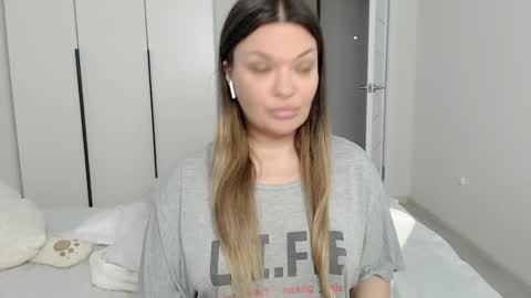 eelena4kiss online show from February 11, 2025, 11:32 am