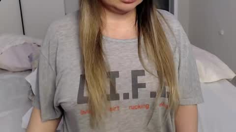 eelena4kiss online show from February 20, 2025, 3:19 pm