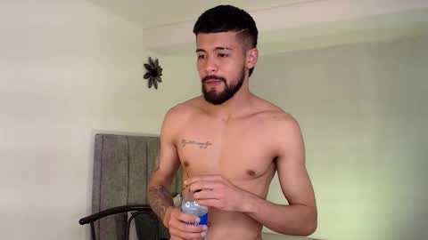 eevil_boys_77 online show from October 21, 2025, 1:01 pm