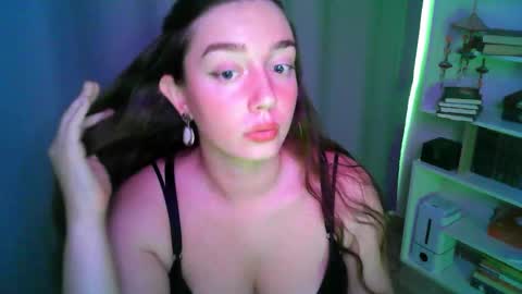 effie_balconii online show from September 20, 2025, 3:02 pm
