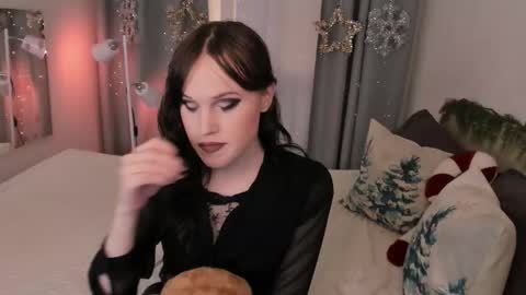 Effie Mur online show from January 8, 2026, 10:01 pm