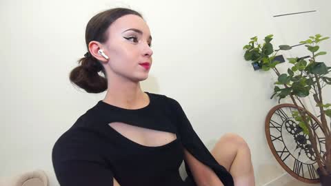 Snapshot of ehotlovea chatting on February 1, 2025, 5:07 am Erik and Alice online show from February 1, 2025, 5:07 am