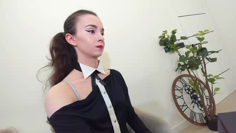 Snapshot of ehotlovea chatting on February 2, 2025, 12:09 am Erik and Alice online show from February 2, 2025, 12:09 am