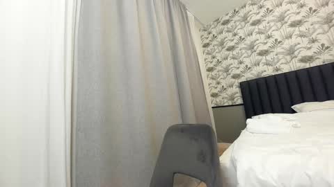 Snapshot of ehotlovea chatting on February 9, 2025, 2:17 am Erik and Alice online show from February 9, 2025, 2:17 am