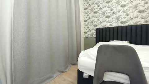 Snapshot of ehotlovea chatting on February 10, 2025, 3:24 am Erik and Alice online show from February 10, 2025, 3:24 am