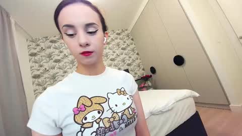 Snapshot of ehotlovea chatting on February 18, 2025, 11:41 pm Erik and Alice online show from February 18, 2025, 11:41 pm