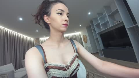 Snapshot of ehotlovea chatting on October 9, 2025, 12:08 am Erik and Alice online show from October 9, 2025, 12:08 am