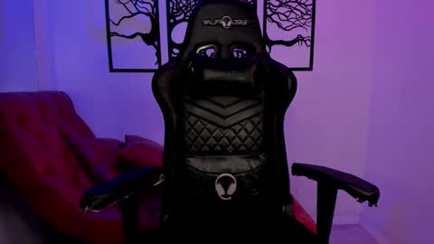 Eiimy  online show from January 14, 2026, 4:56 pm