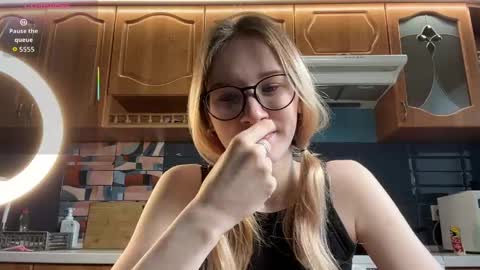 Snapshot of eileencrowday chatting on April 14, 2026, 3:01 am eileencrowday online show from April 14, 2026, 3:01 am