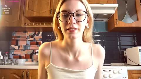 Snapshot of eileencrowday chatting on May 4, 2026, 3:02 am eileencrowday online show from May 4, 2026, 3:02 am