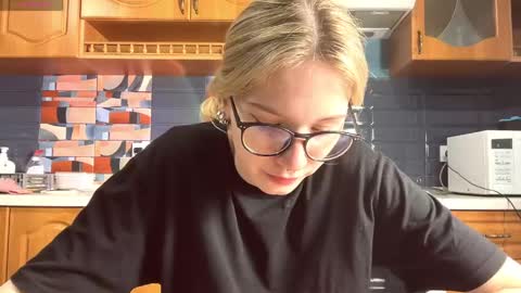 Snapshot of eileencrowday chatting on May 6, 2026, 3:35 am eileencrowday online show from May 6, 2026, 3:35 am