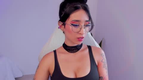   EileenFord    online show from February 26, 2025, 10:20 pm