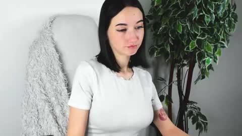 eileenmoores online show from November 1, 2025, 4:20 pm