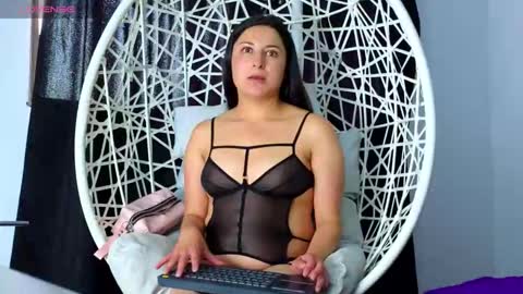 Snapshot of eimy__cute chatting on October 21, 2025, 5:24 pm eimy__cute online show from October 21, 2025, 5:24 pm