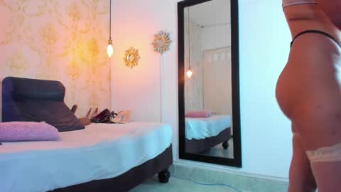 Snapshot of eimy_robertss chatting on September 13, 2025, 8:52 pm Eimy online show from September 13, 2025, 8:52 pm