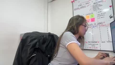 eimy_rosse18 online show from May 21, 2026, 5:20 pm