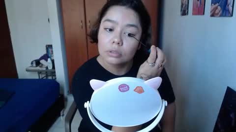 eimy_saenzz online show from December 5, 2025, 2:25 pm