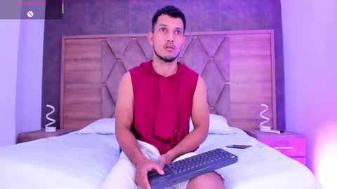 YG COUPLE online show from January 7, 2026, 8:55 pm