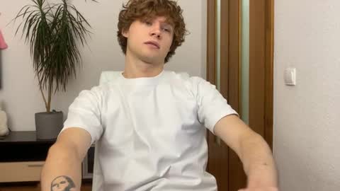 Snapshot of eitanhere chatting on December 7, 2024, 1:40 pm Eitan online show from December 7, 2024, 1:40 pm