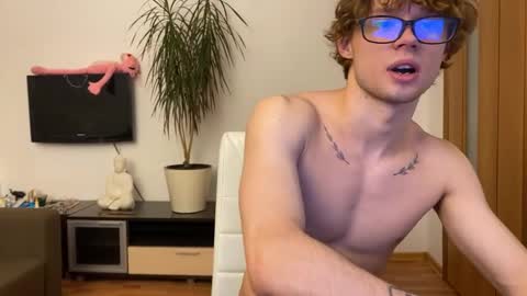 Snapshot of eitanhere chatting on January 24, 2025, 3:24 pm Eitan online show from January 24, 2025, 3:24 pm