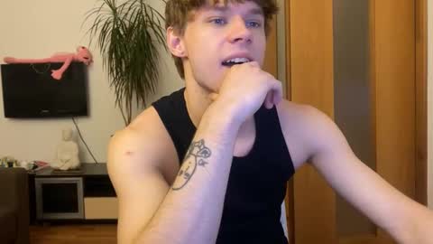 Snapshot of eitanhere chatting on January 27, 2025, 1:09 pm Eitan online show from January 27, 2025, 1:09 pm